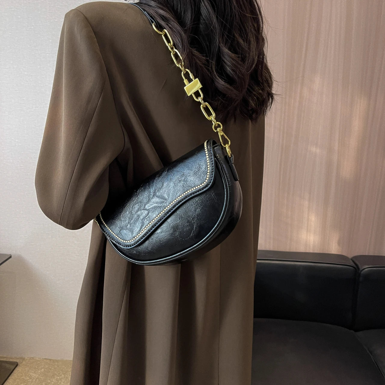 Sac à main femme avec chaîne – Élégance compacte et raffinée