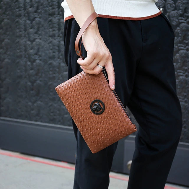 Pochette homme tressée – Élégance moderne et pratique